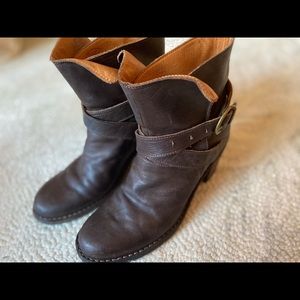 Italian leather ankle boot size 39